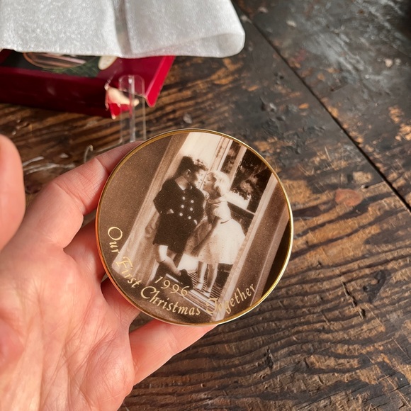 Hallmark Keepsake Ornament 1996 Our first Christmas Together - Picture 5 of 8